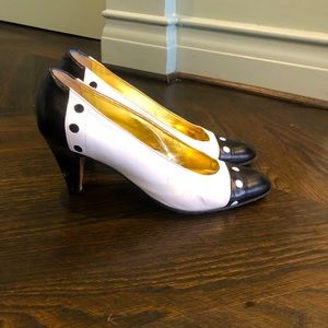 Bottega Veneta Women’s Pumps Size 8. Black and white